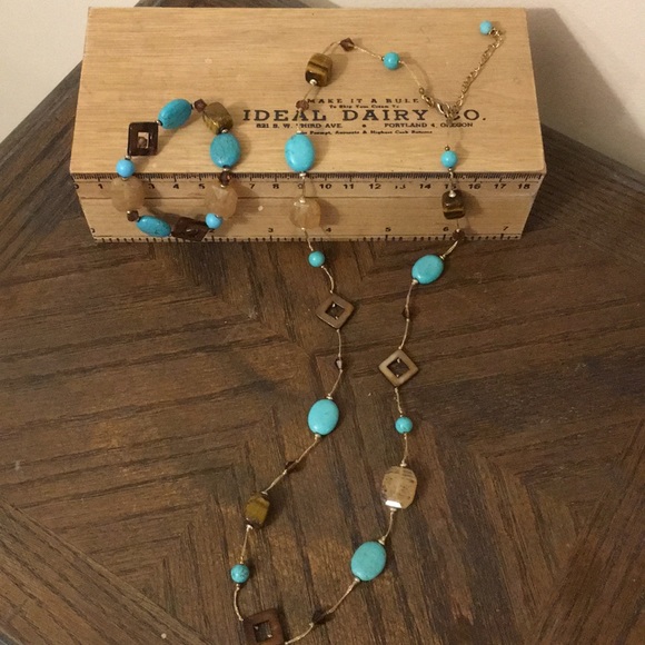 Premier Designs Jewelry - Necklace/Bracelet set